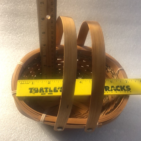 Vintage Apple hand woven basket - Picture 11 of 16